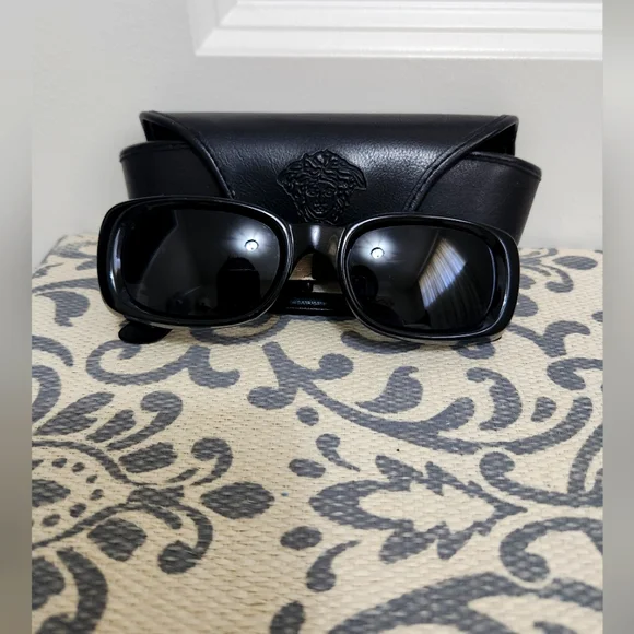 Vintage Versace 90's Sunglasses and MEDUSA CASE - Picture 1 of 11